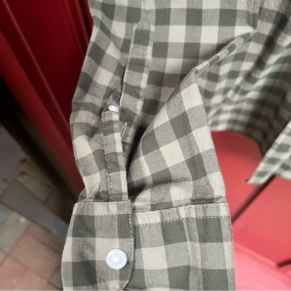 Hollister Men's Olive Plaid Button-Down Shirt - Picture 4 of 6